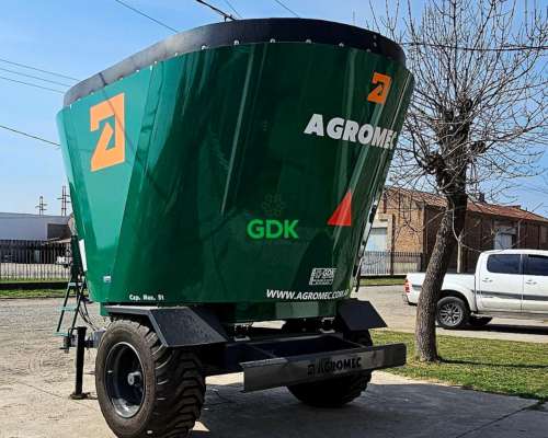 Mixer Descarga Frontal Distribuidor 14 M3 C/balanza- Agromec