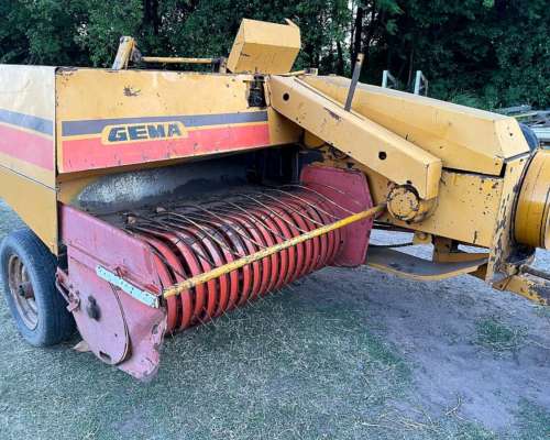 Enfardadora Gema Pandolfi Tragapasto. año 2008.