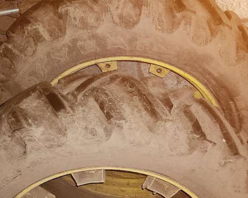 Cubiertas Godyear y Llantas John Deere