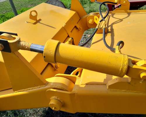 Niveladora de Terreno Marca Tbeh de 3,05 Metros