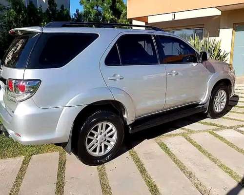 Vendo Toyota Hilux SW4 .