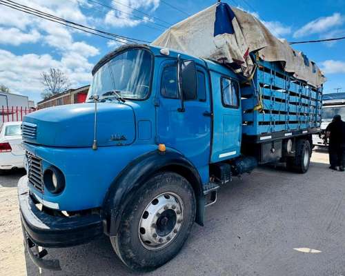 Camión Mercedes Benz 1114 con Jaula.-