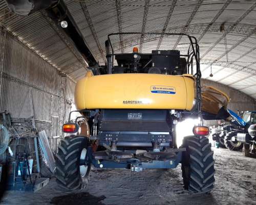 Cosechadora New Holland CR 9060 año 2013