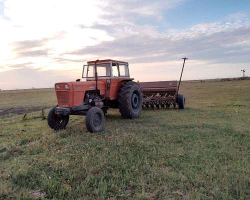 Tractor Fiat 800e. muy Arrancador y Económico.