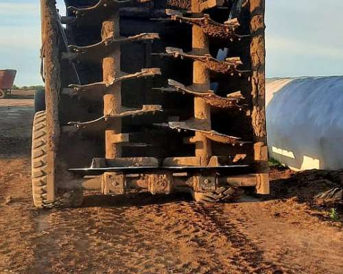 Carro Desparramador de Estiercol Implecor en muy Buen Estado