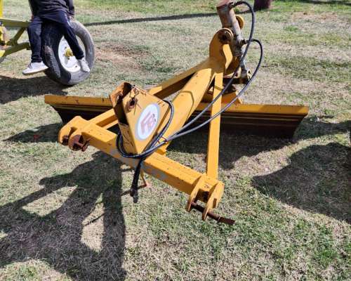 Niveladora de Tres Puntos Falco con Cilindro Hidráulico