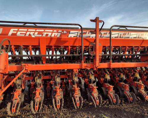 Sembradora Fercam 440 Siembra Variable Semillas y Fertilizan