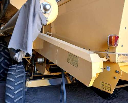 Cosechadora New Holland TC 59, año 2006