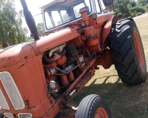 Tractor Fiat 780 con Cabina