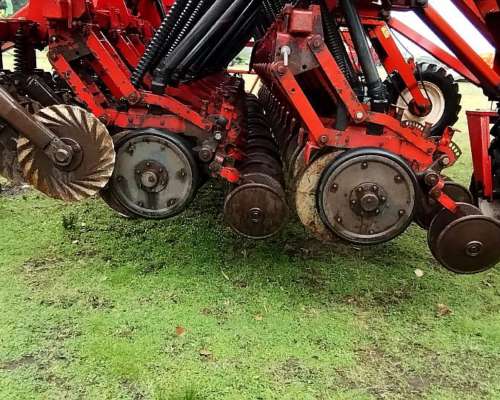 Sembradora Crucianelli 3520 con Alfalfero y Sensores Cuffia