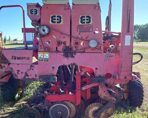 Sembradora Bertini 32000 - 38 Surcos a 21 CM.