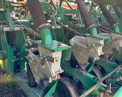 Sembradora Pierobon 16 a 52 Neumática Fertilización Simple