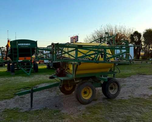 Pulverizadora Caimán Serie B 2000