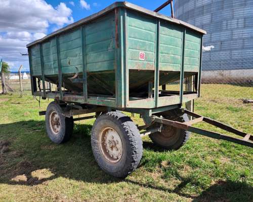 Tolva Semillera 7 Toneladas Dividida al Medio Engomada