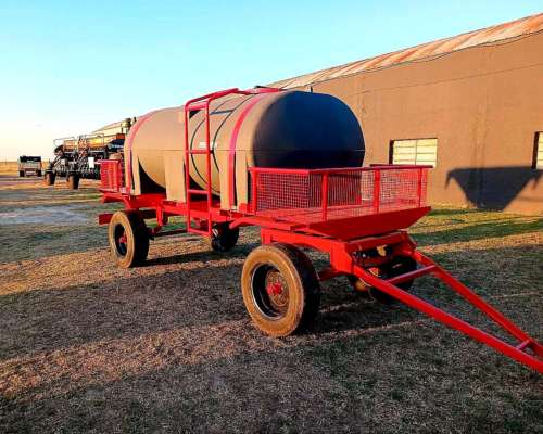 Acoplado Tanque 3.500 Lts – Agua/gasoil – Tanque Plástico