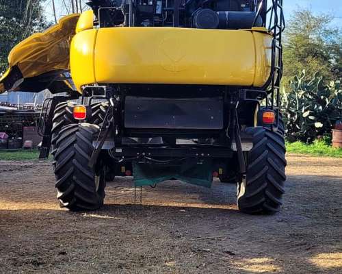 Cosechadora CR 9060, año 2008