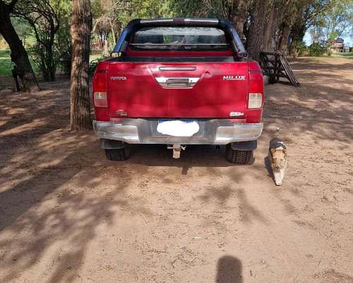 Toyota Hilux SR 4X4 Manual