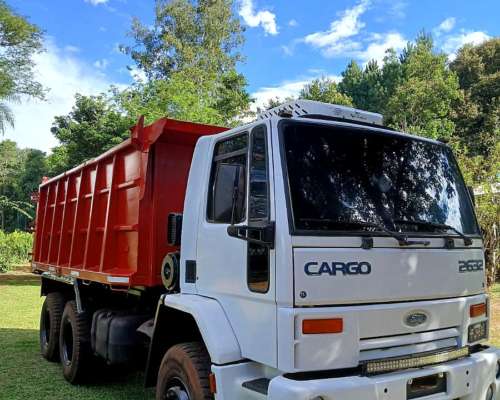 Camion Ford 6X4 Volcador año 2008 Misiones UN Lujo