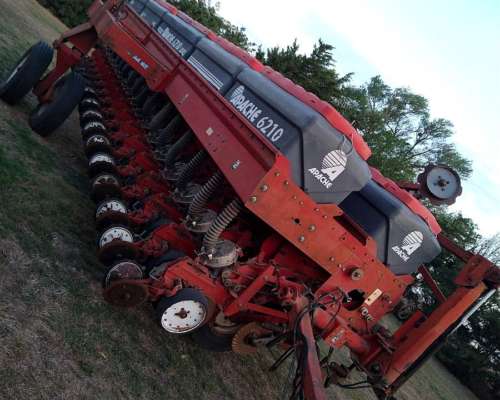 Sembradora Apache 6210 - Soja/maiz/mani