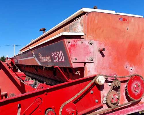 Sembradora Pionera 2520 con Alfalfero