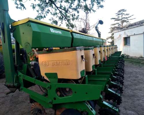 Sembradora Bertini 14.000 Autotrailer 14 a 52cm Neumática