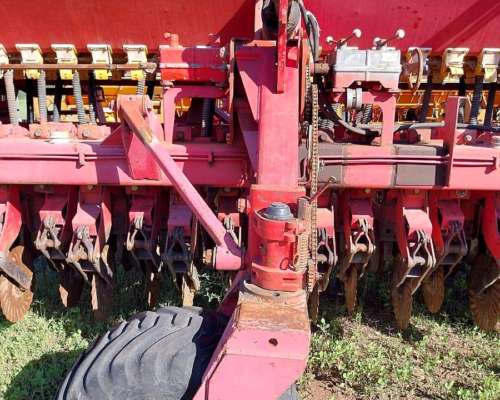 Sembradora Bertini 32000 - 38 Surcos a 21 CM.