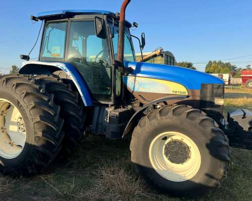 New Holland TM 7040