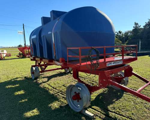 Acoplado con Tanque Plástico 8.000lts de Arequito