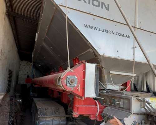 Tolva Luxion de Acero Inoxidable con Camion MB 1114