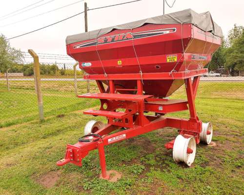 Fertilizadora al Voleo de 4000 Kg - Ancho 36 M - Syra