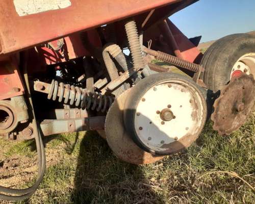 Sembradora Apache 9000, 25 Líneas a 35, año 2003, Discos NUE