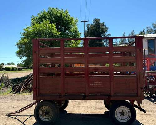 Acoplado Jaula Ferrario de 4X2 Metalico con Puerta Trasera