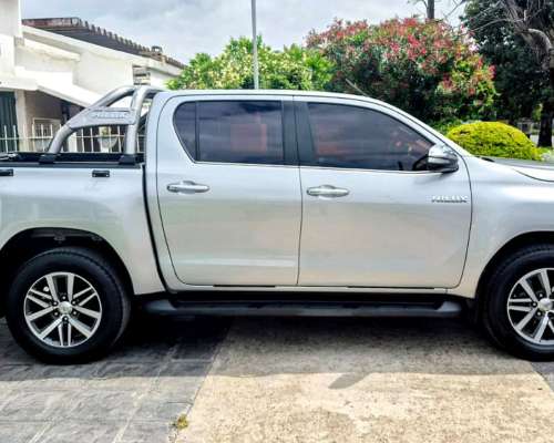 Toyota Hilux SRX 2,8 4X4 (2017)