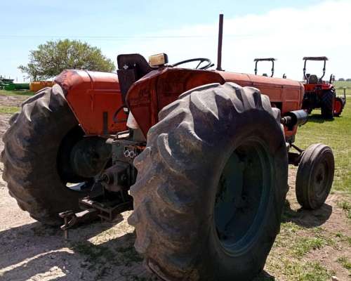 Tractor Modelo Fiat 700e