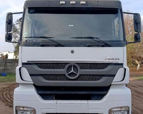 Mercedes Benz Axor 2544 6X2 con 174.000 km Caja Automática