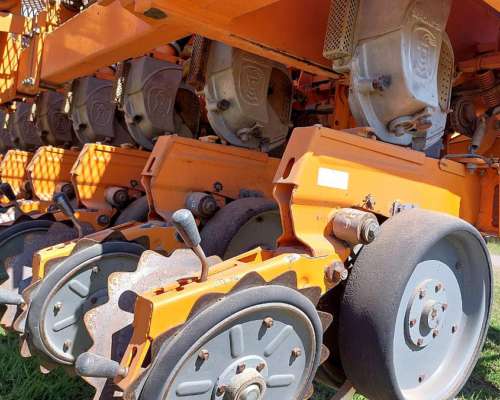 Sembradora Agrometal TX Mega Neumática 18 a 52