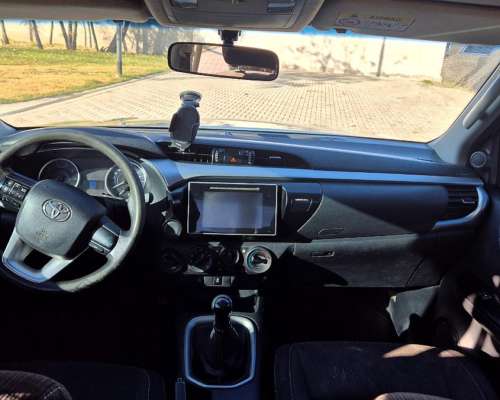 Toyota Hilux SR 4X4 D/C Manual