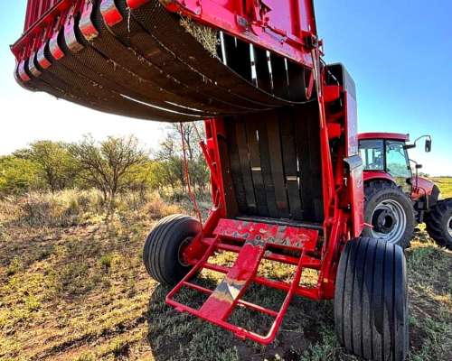 Rotoenfardadora 5887 con Atador de RED