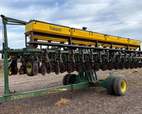 Sembradora Tedeschi Autotrailer 14 a 52 Fert Simple