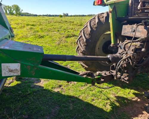 Rotoenfardadora John Deere 568