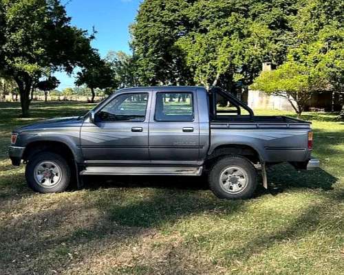 Toyota Hilux SR5 4X4