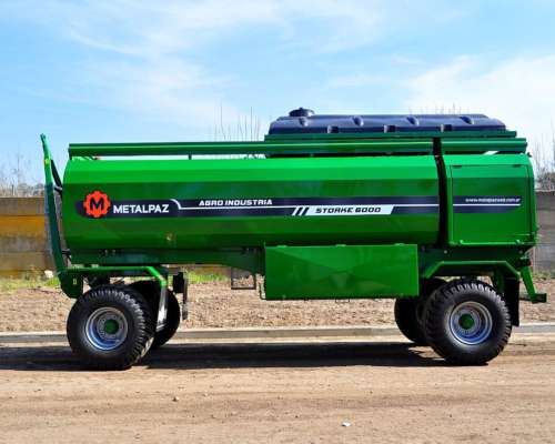 Tanque Combustible de 6000 Litros con Agua y Taller