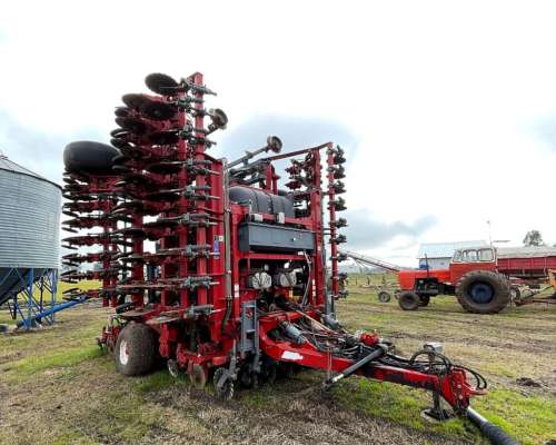 Sembradora Apache 918 Neumática 49 Líneas a 17,5
