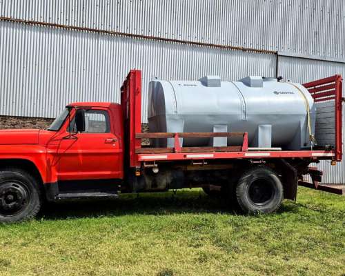 Ford F600 con Taque Nuevo 8000 Litros (1967)