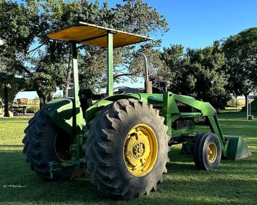 John Deere 3140 con Pala Frontal. Embrague Independiente.