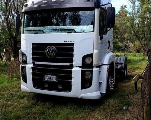 Camion Volswagen 2014 con Batea Zombi Impecable