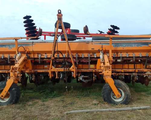 Sembradora Agrometal 13 a 52.