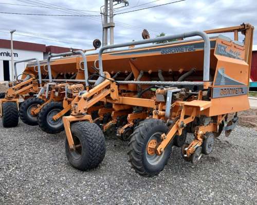 Sembradora Agrometal TX Mega Neumática 16x52 /20X42