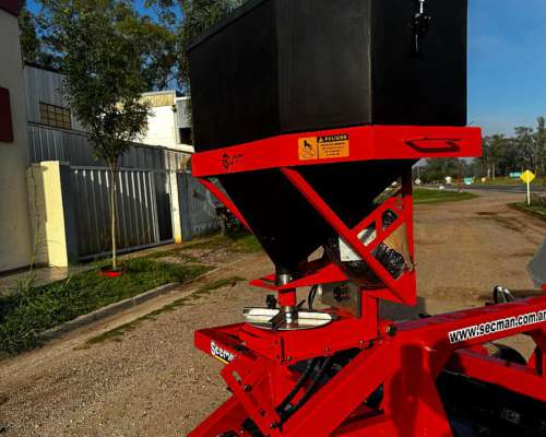 Rolo Triturador M-3000/75 C/sembradora de Pasturas 120 Lts