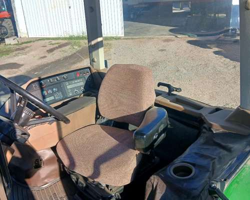 Tractor John Deere 8300 con Piloto
